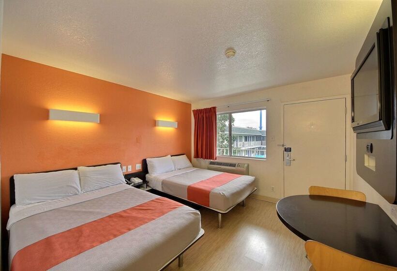 Motel 6 San Marcos, Tx