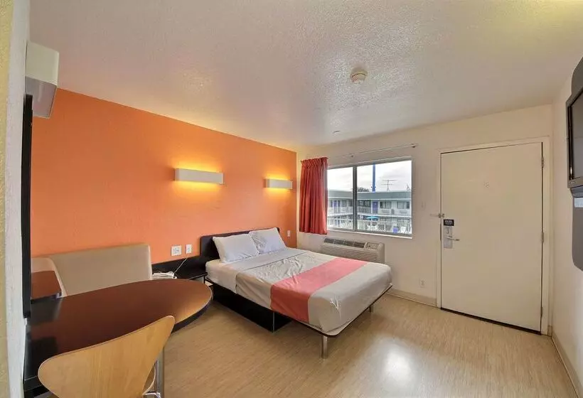 Motel 6 San Marcos, Tx