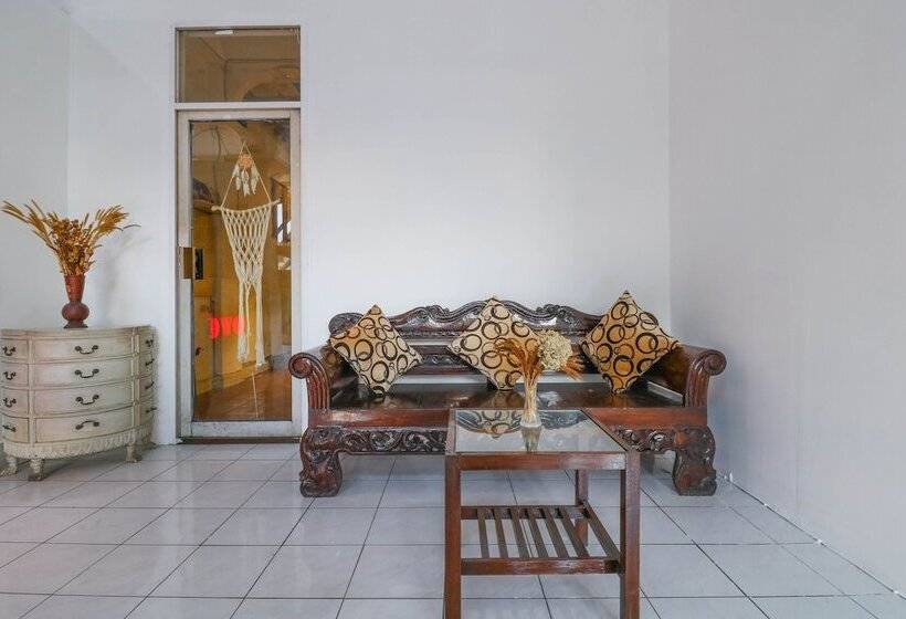 Pulau Bali Hotel By Oyo Rooms