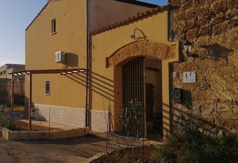 بنسيون Baglio Delle Rondini