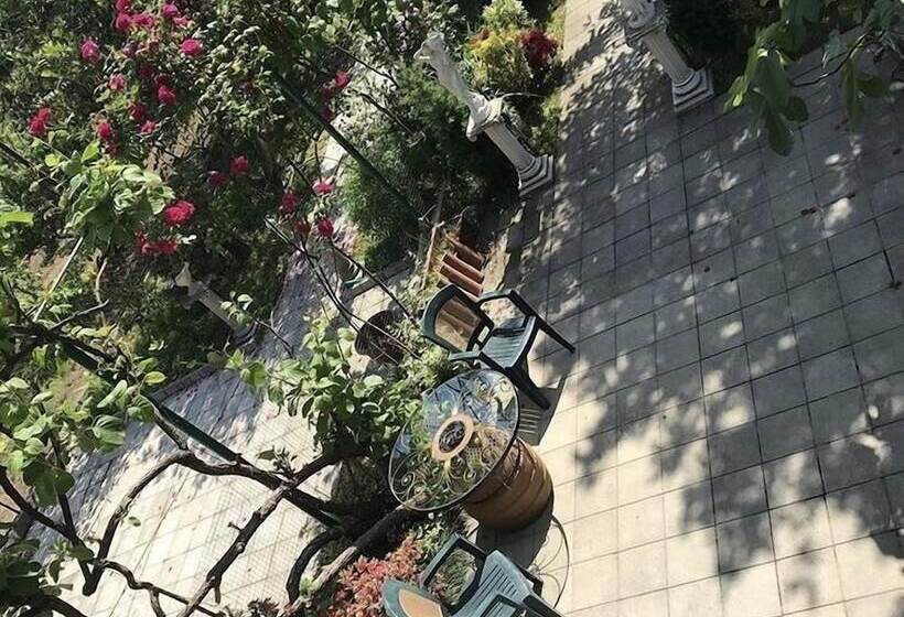 پانسیون Topical House