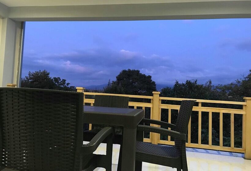 پانسیون Topical House