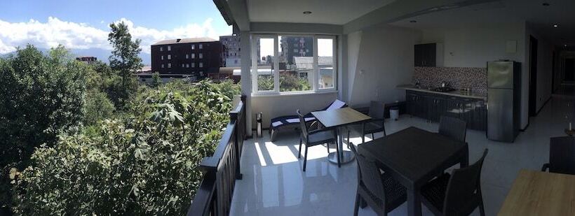 پانسیون Topical House