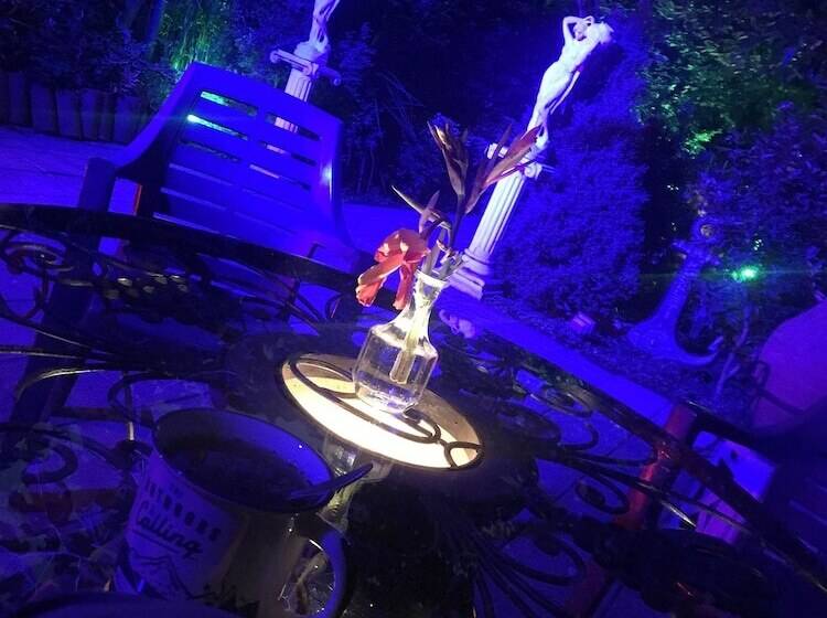 پانسیون Topical House