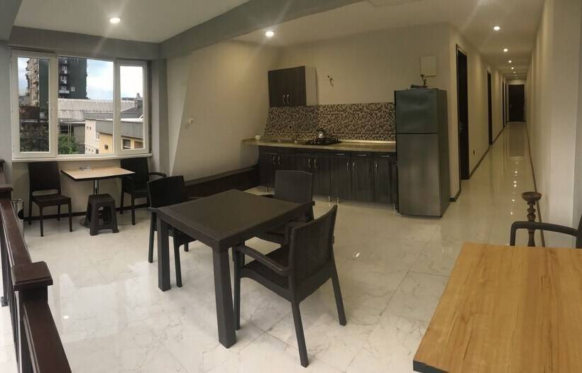 پانسیون Topical House