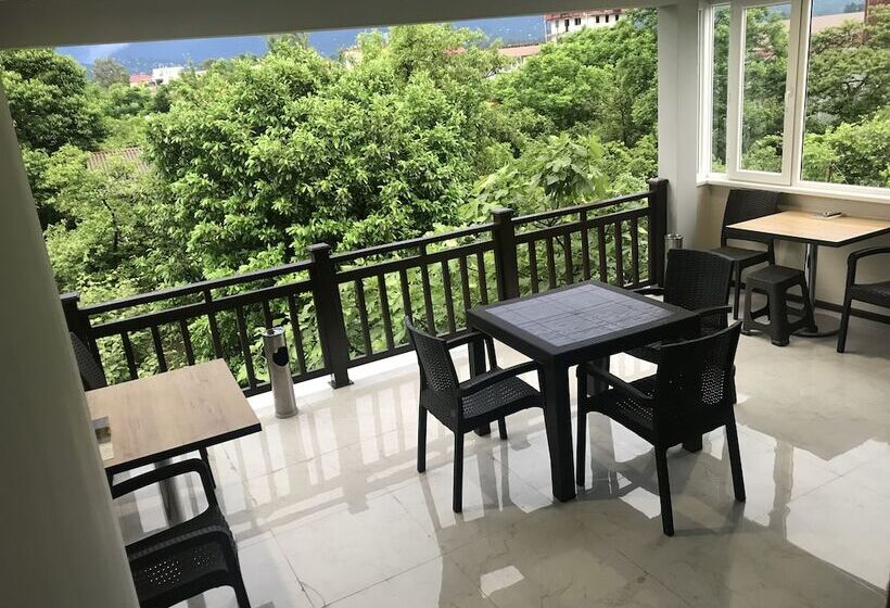 پانسیون Topical House