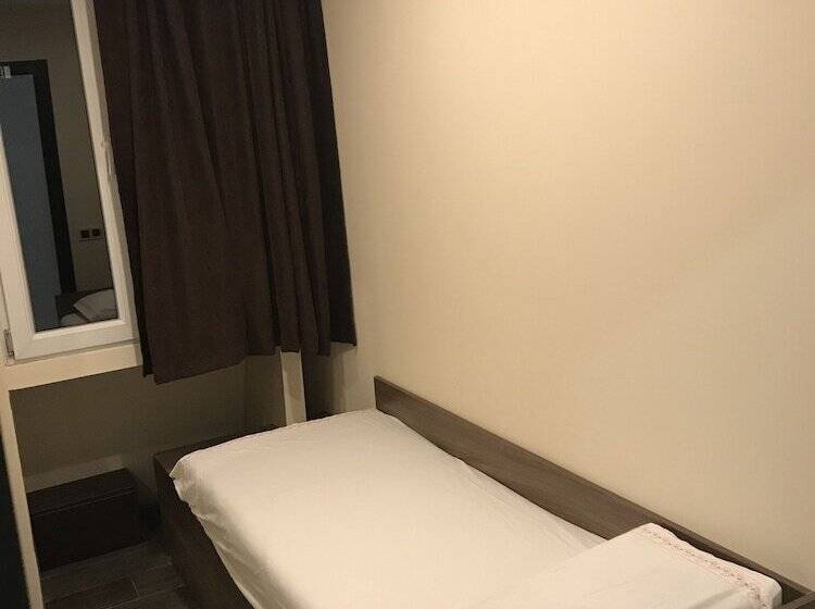 پانسیون Topical House