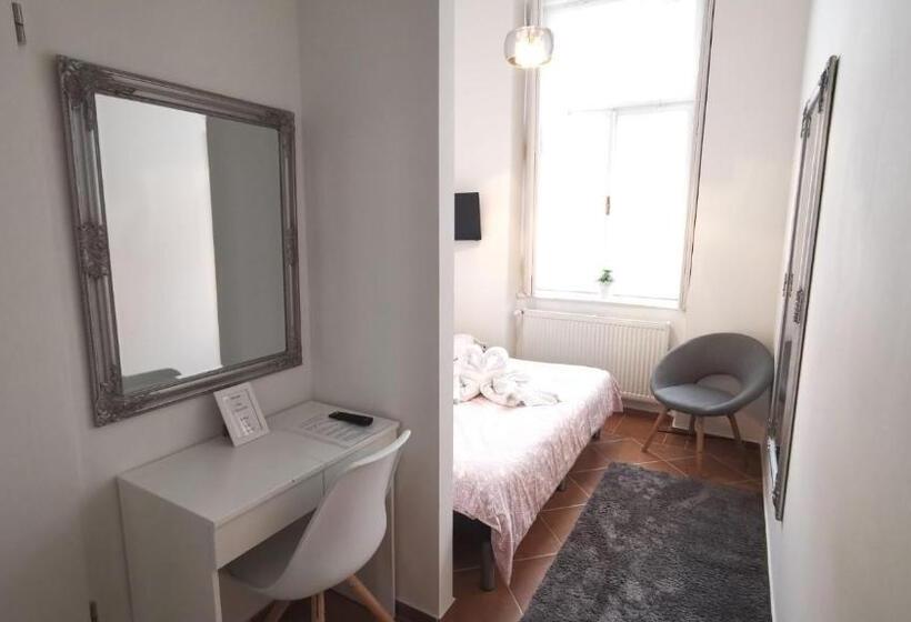 بنسيون Villa Florencia