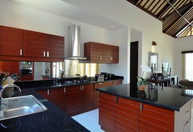 Villa Leana   Private Infinity Pool Inc Pool Fence As Required And Cook