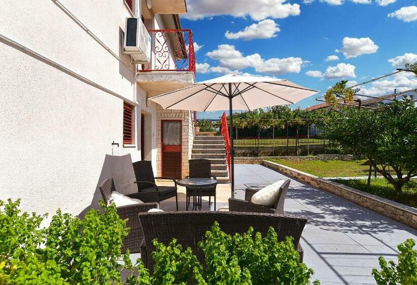 Apartment With Nice Terrace 684