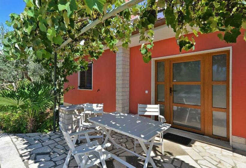 Apartment With Nice Terrace 684