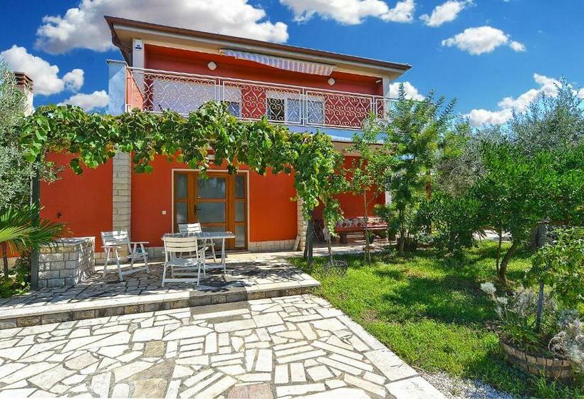 Apartment With Nice Terrace 684