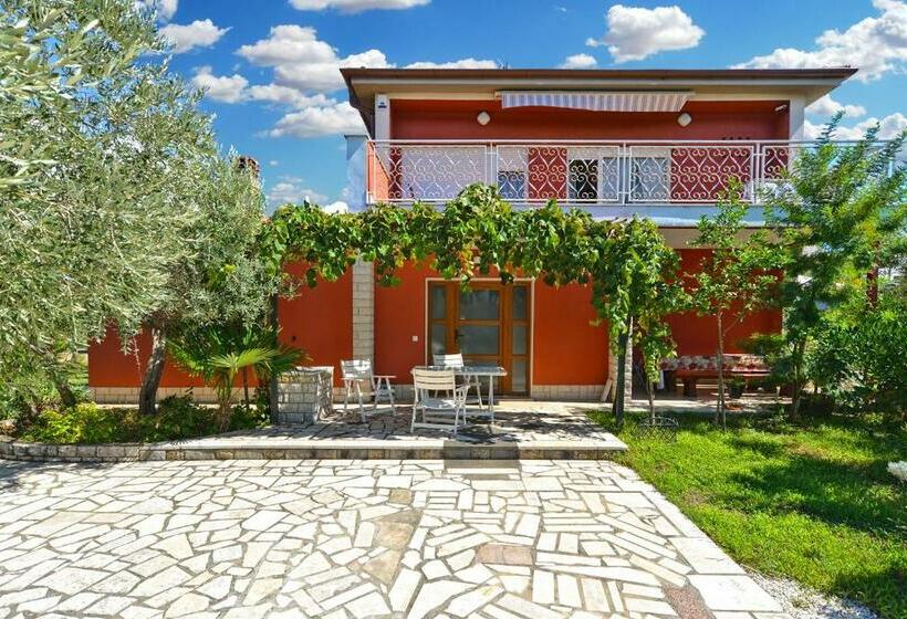 Apartment With Nice Terrace 684