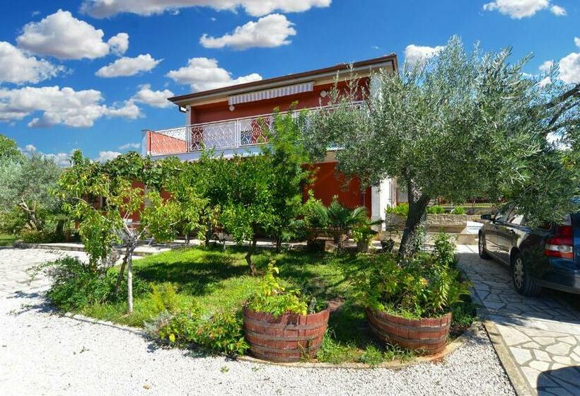 Apartment With Nice Terrace 684