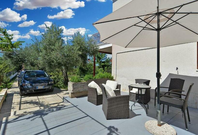 Apartment With Nice Terrace 684