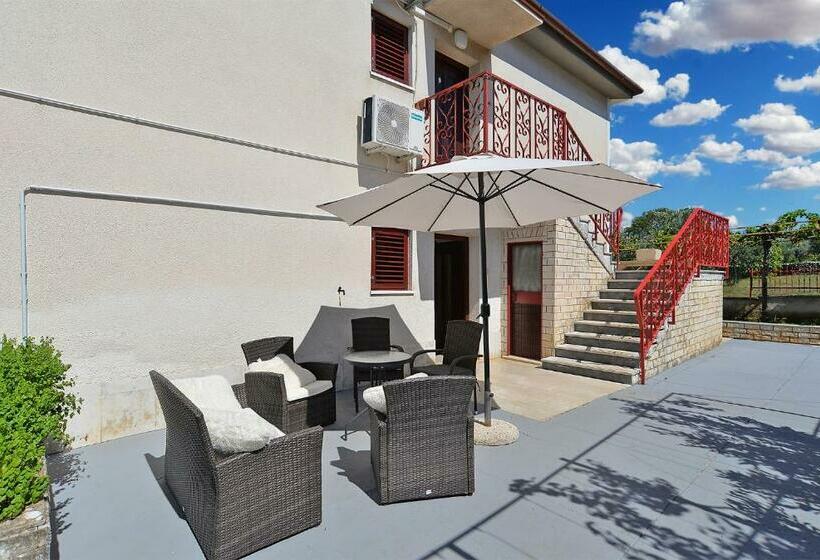 Apartment With Nice Terrace 684