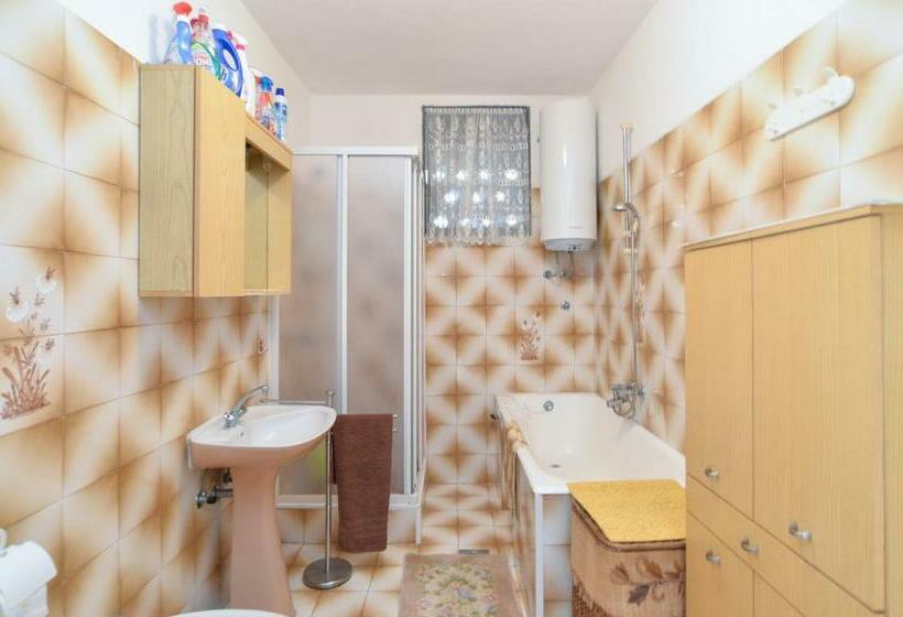 Apartment With Nice Terrace 684