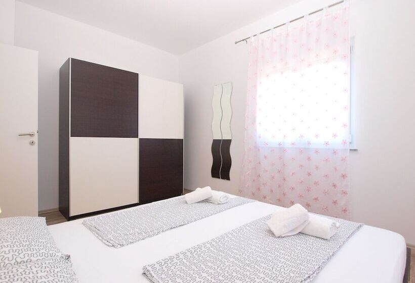 Apartments Suzana 1403