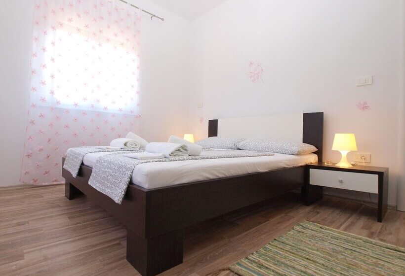 Apartments Suzana 1403