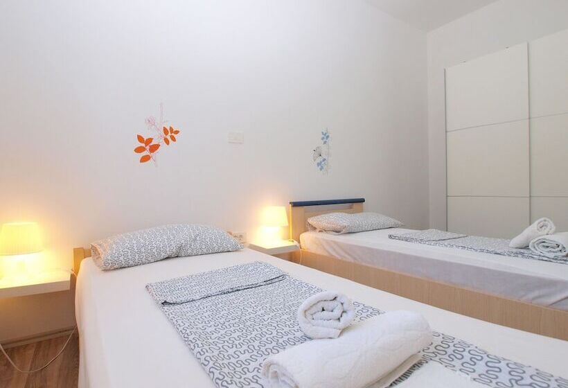 Apartments Suzana 1403