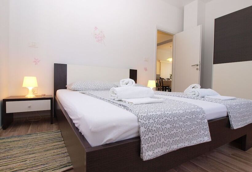 Apartments Suzana 1403