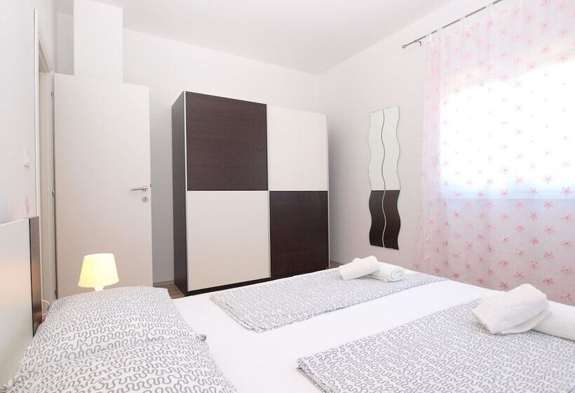 Apartments Suzana 1403