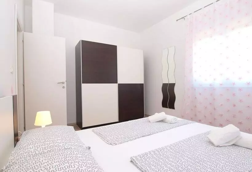 Apartments Suzana 1403
