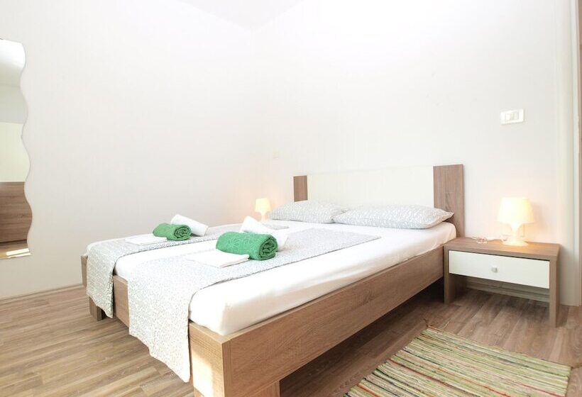 Apartments Suzana 1403