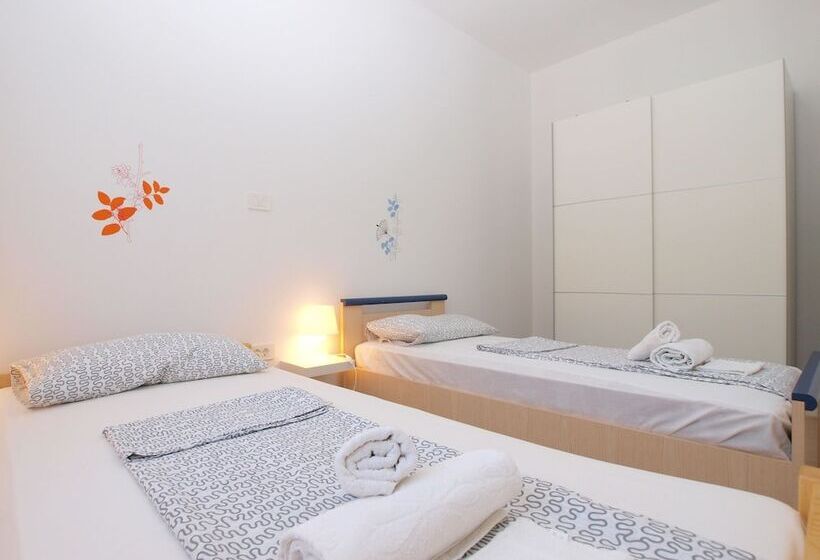 Apartments Suzana 1403