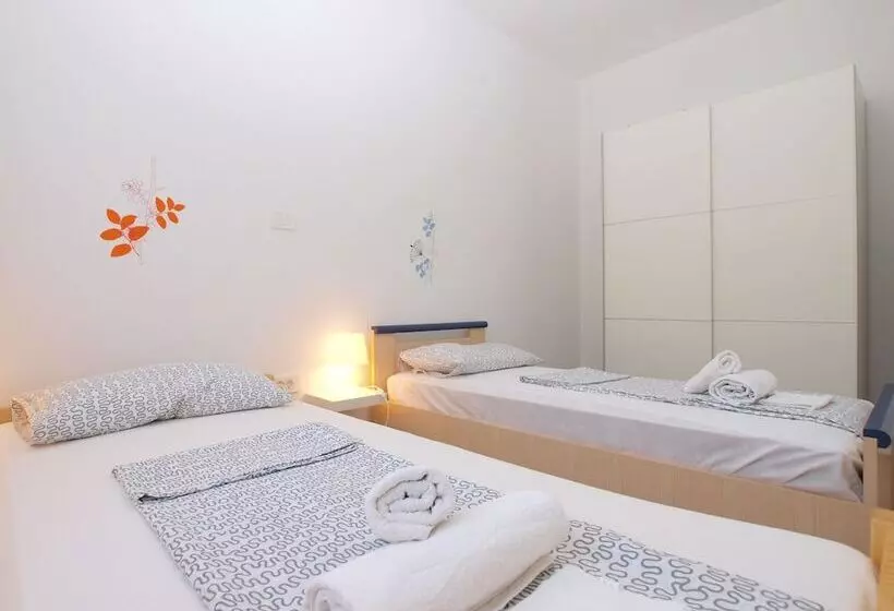 Apartments Suzana 1403