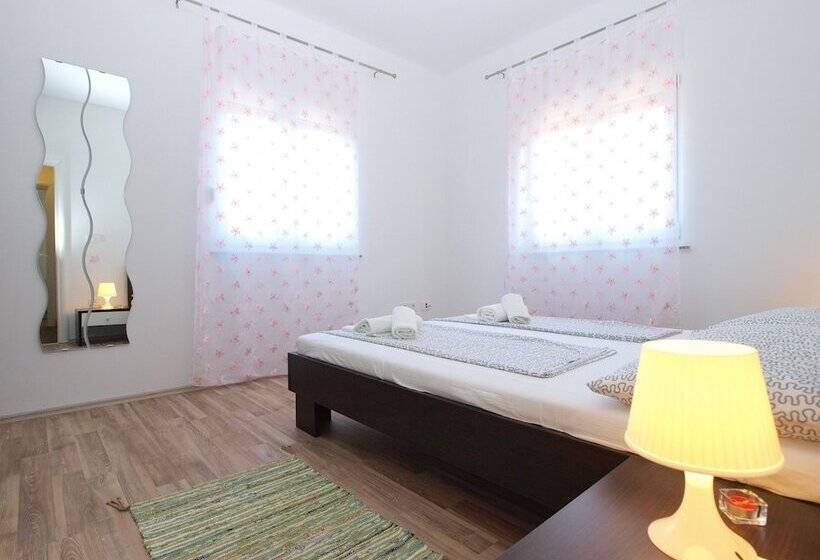 Apartments Suzana 1403