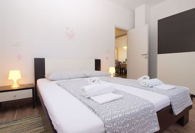 Apartments Suzana 1403