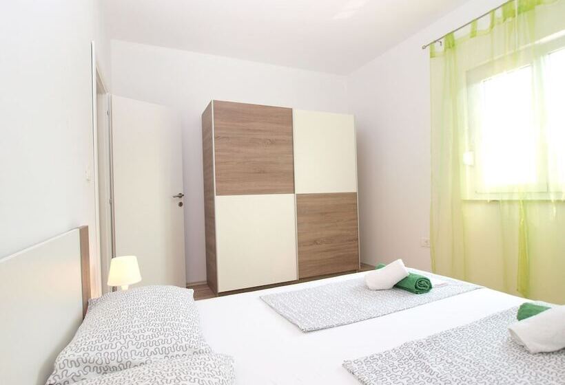 Apartments Suzana 1403