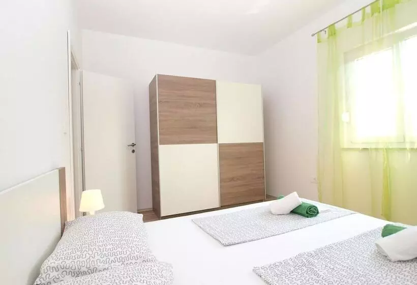 Apartments Suzana 1403
