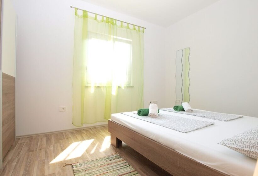 Apartments Suzana 1403