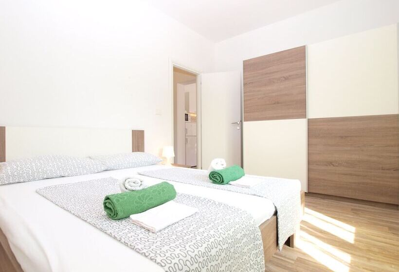 Apartments Suzana 1403