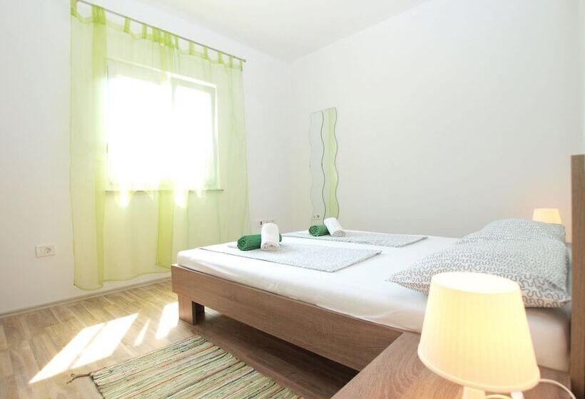 Apartments Suzana 1403