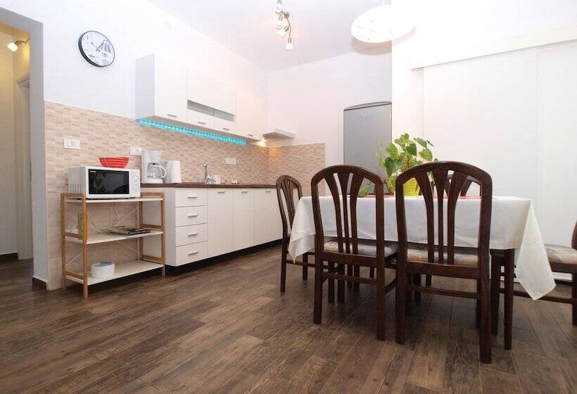 Apartments Suzana 1403