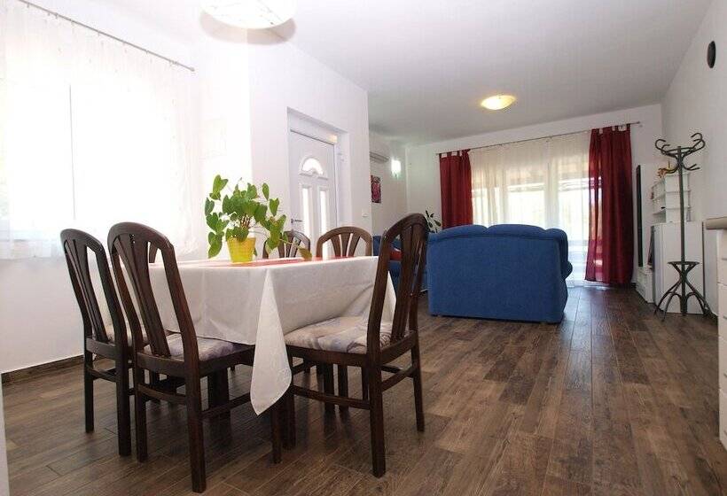 Apartments Suzana 1403