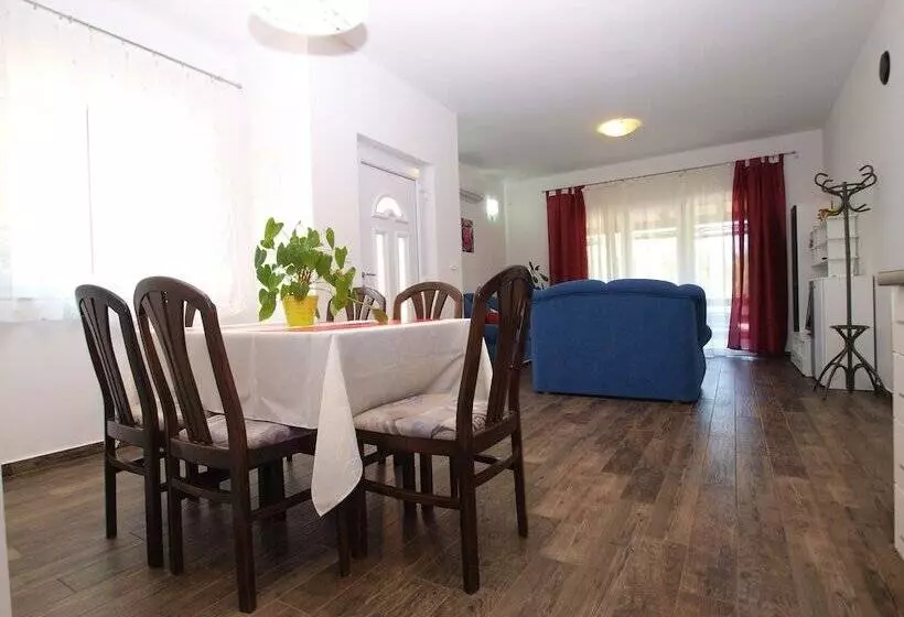 Apartments Suzana 1403