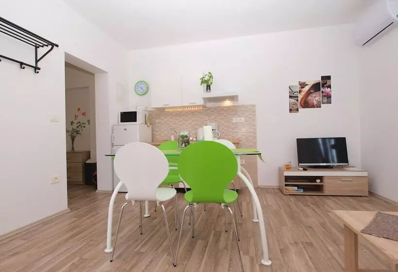 Apartments Suzana 1403