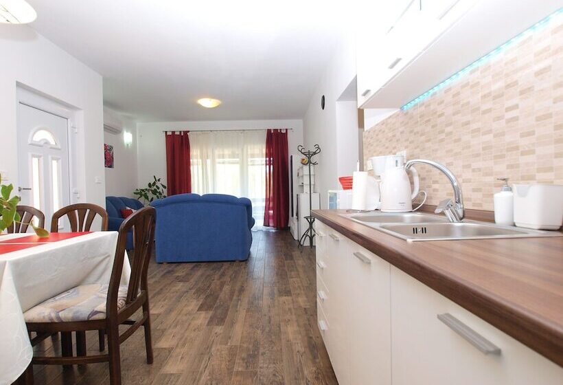 Apartments Suzana 1403