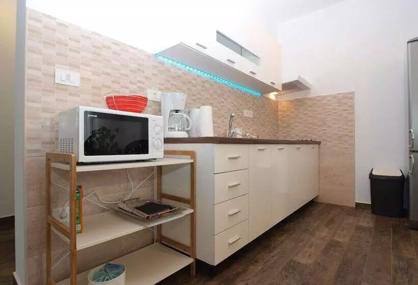 Apartments Suzana 1403