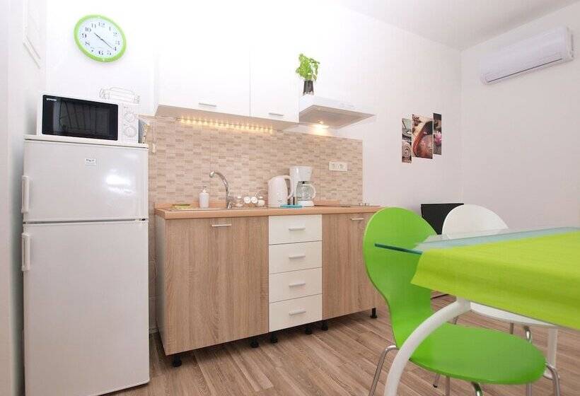 Apartments Suzana 1403