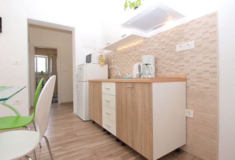 Apartments Suzana 1403