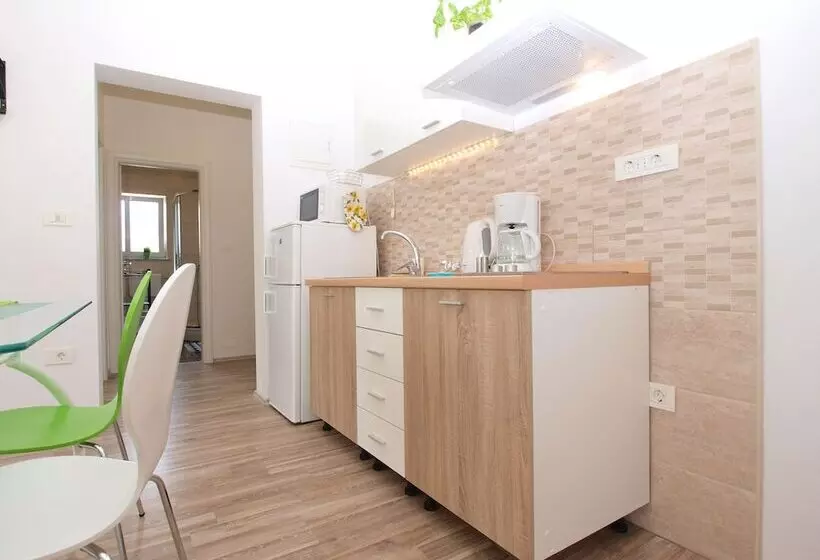 Apartments Suzana 1403
