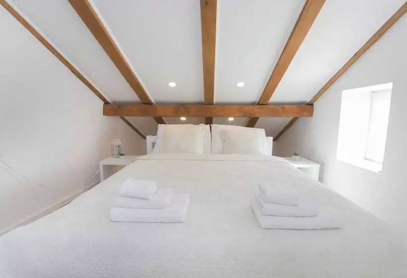 Aurum Apartment