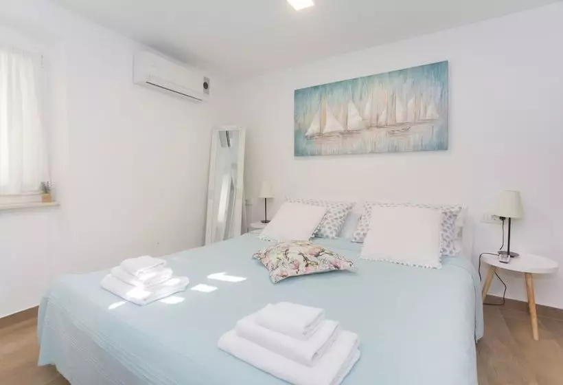 Aurum Apartment