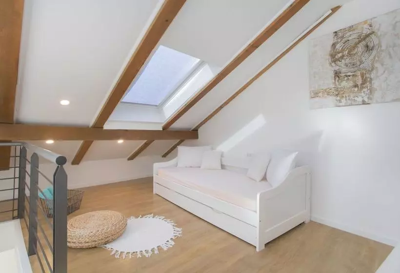 Aurum Apartment
