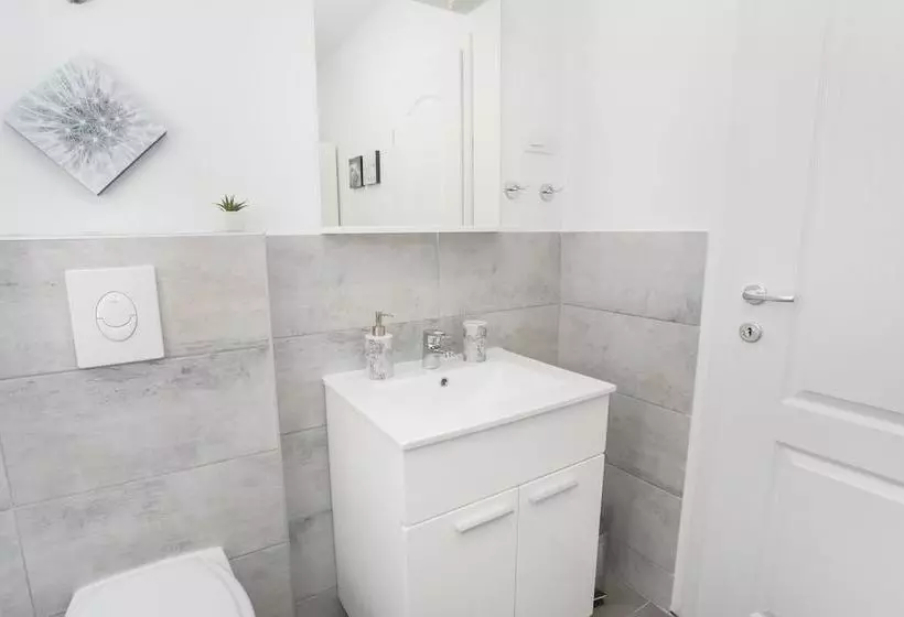 Aurum Apartment